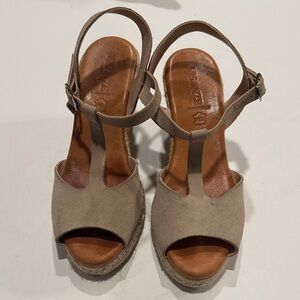 Chic Tan Espadrille Sandals